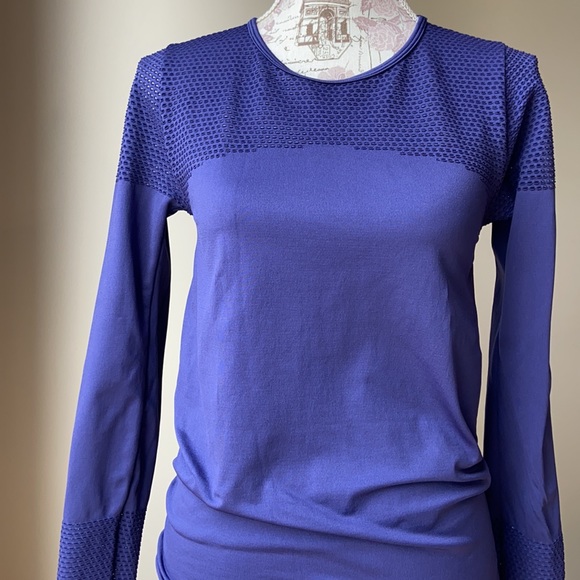 Fabletics Musetta Seamless LS Compression Top - Picture 5 of 10